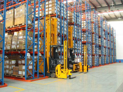 Shelf equipped with a forklift Selection Considerations