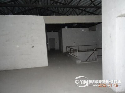 除大廳貨場(chǎng)外，是二層樓內(nèi)的貨場(chǎng)，樓下舉架3.5米高，走廊寬1.85米，每棟庫(kù)房有兩部寬敞的樓梯。
