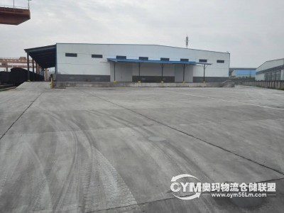 庫區(qū)緊臨襄陽東站,周邊有內(nèi)燃機車廠,內(nèi)部食宿俱全.
