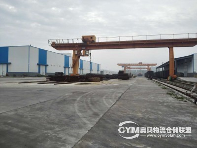 庫區(qū)緊臨襄陽東站,周邊有內(nèi)燃機車廠,內(nèi)部食宿俱全.