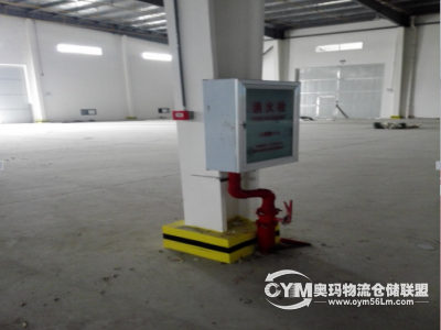 庫區(qū)緊臨襄陽東站,周邊有內(nèi)燃機車廠,內(nèi)部食宿俱全.