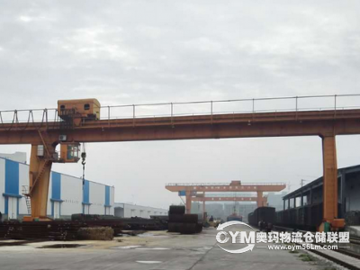 庫區(qū)緊臨襄陽東站,周邊有內(nèi)燃機車廠,內(nèi)部食宿俱全.