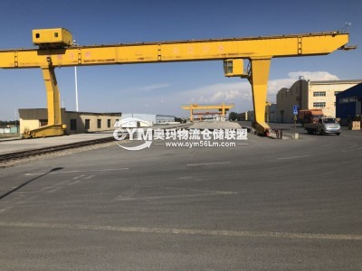 倉庫裝卸區(qū)域?qū)挸?，可以提?7米及以上車輛?？垦b卸