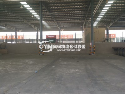 庫(kù)內(nèi)地面為高強(qiáng)度水泥地面不起灰