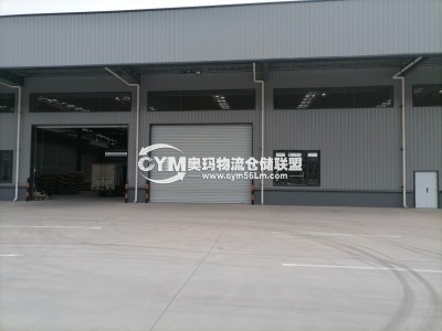 其中一個平庫，沒有貨臺，直接裝卸貨物，整個園區(qū)10萬平米