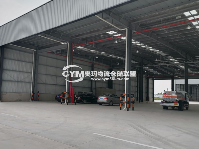 另外一個平庫內(nèi)部結(jié)構(gòu)，空的，現(xiàn)在沒有貨物，是開放式的倉庫，不是封閉式倉庫