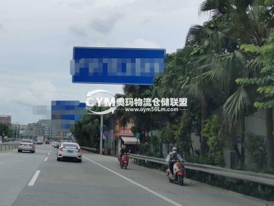 園區(qū)旁邊的道路交通寬敞，進(jìn)出車輛便捷