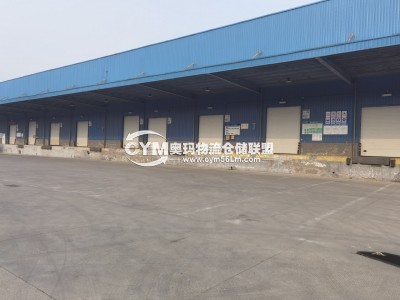 道路寬敞，可以自由停靠車輛