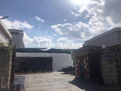 同一個(gè)倉(cāng)庫(kù)，請(qǐng)看角落的柱子，一個(gè)是外面一個(gè)是里面