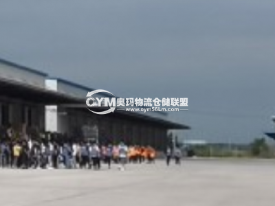 同一個園區(qū)，在倉庫的前面