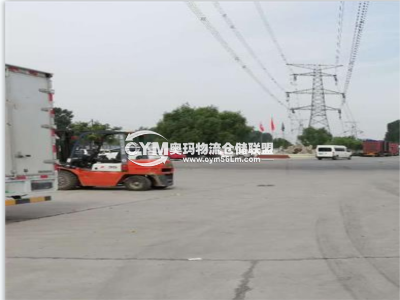 倉庫門口停車場
