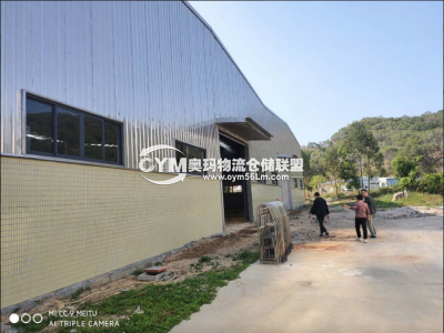 配有幾百平方停車場，一棟2層住宿樓，可做辦公和住宿