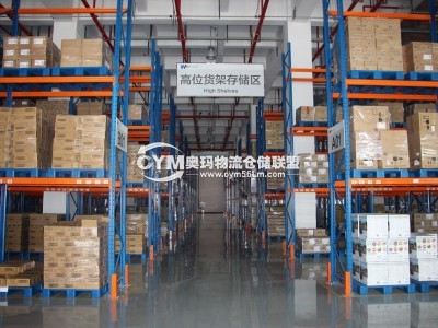 其中自建電商倉庫，擁有完整高位貨架和自動揀貨分揀線。