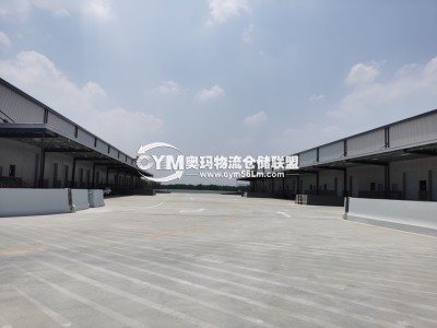 超大型裝卸區(qū)域，可供多輛半掛?？孔鳂I(yè)