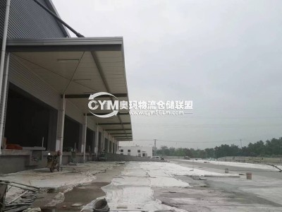 寬闊停車區(qū)，寬度35米，滿足各類車輛行駛、掉頭及停放。