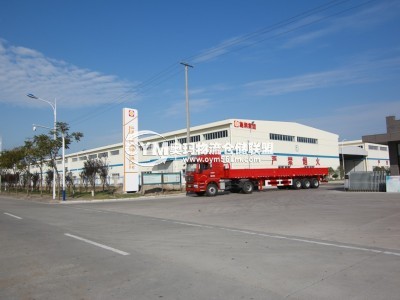 倉庫大門