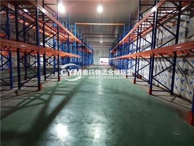 高度到頂9米，寬30，滴水8米，有消防噴淋