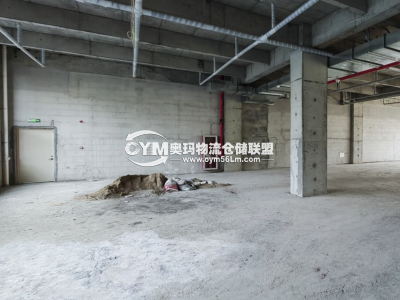 項(xiàng)目占地97畝，總建筑面積15.6萬平米，分了兩期開發(fā)，目前一期已投入使用，就是您看到沙盤中的6-11#樓，共計(jì)6棟，總建面45615.38平，主力產(chǎn)品為800-3500-8000的分層、雙拼、獨(dú)棟產(chǎn)品，我們的主力產(chǎn)品為5層的5棟，首層層高做到了5.4米，
