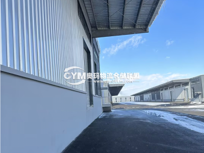 月臺高1.3米。側邊帶叉車坡道