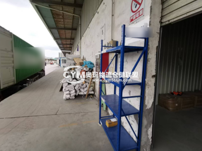 外場空曠，車流量不大?？梢赃M(jìn)大廂車。